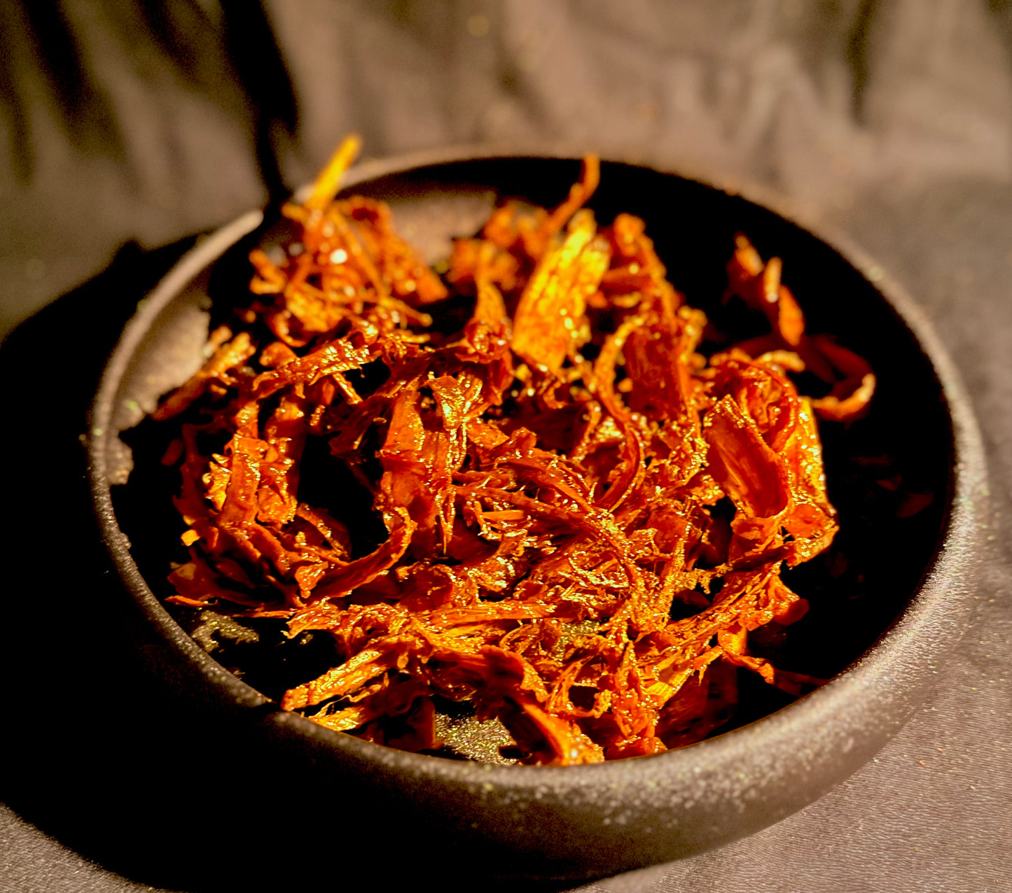 Sudanese Golden Veil Sandalwood Bakhoor: A Traditional Incense