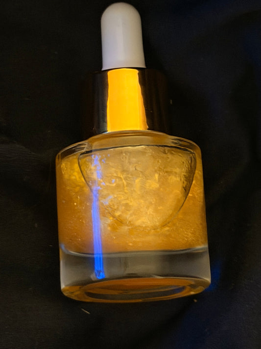 Black Agar Sandalwood & Musk Shimmer Khumrat Zayt — the scented body oil, leaving the skin fragranced with a subtle glow