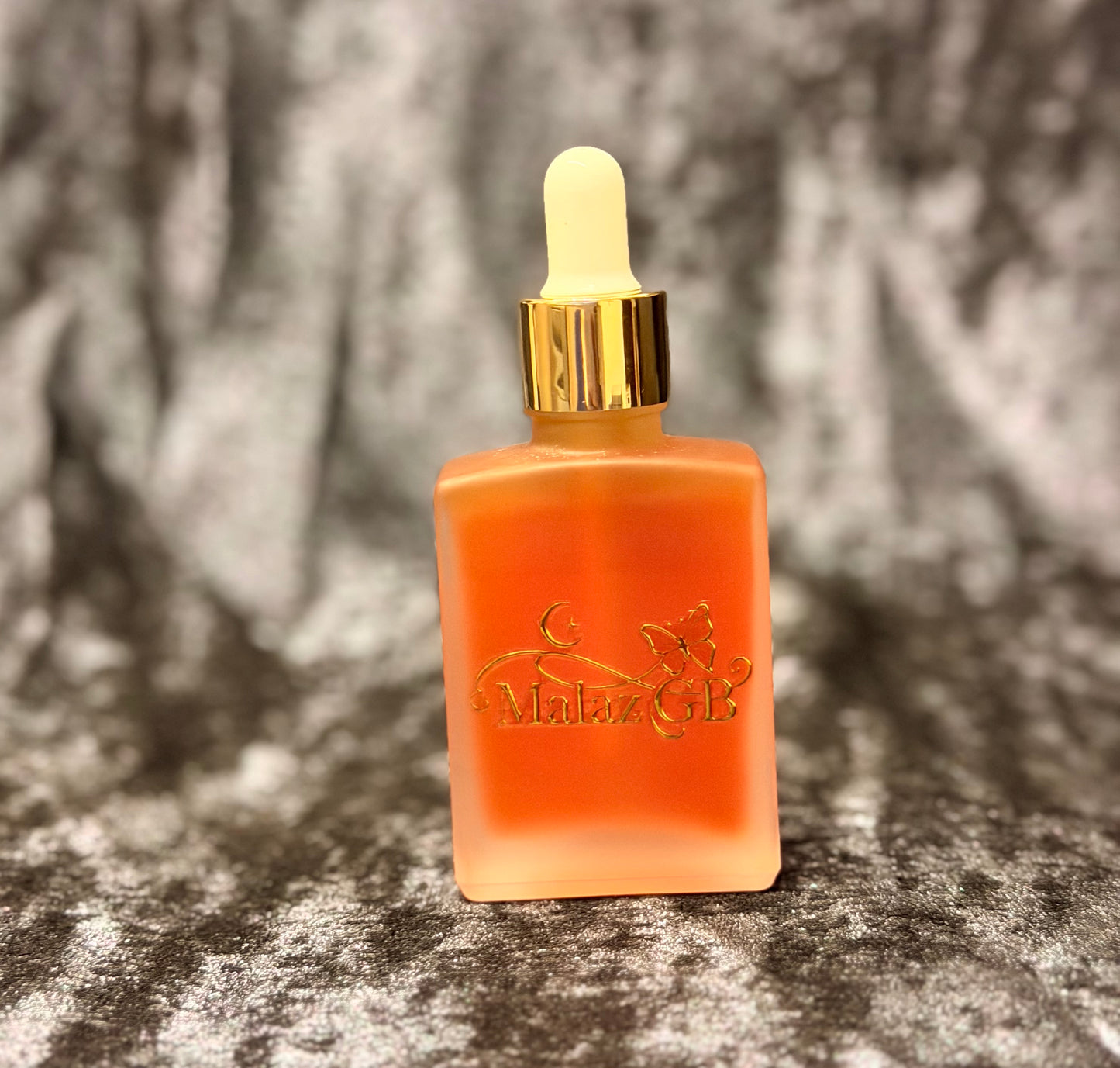 Anfar Oud & Sandalwood Khumra: Traditional Sudanese Perfume Oil