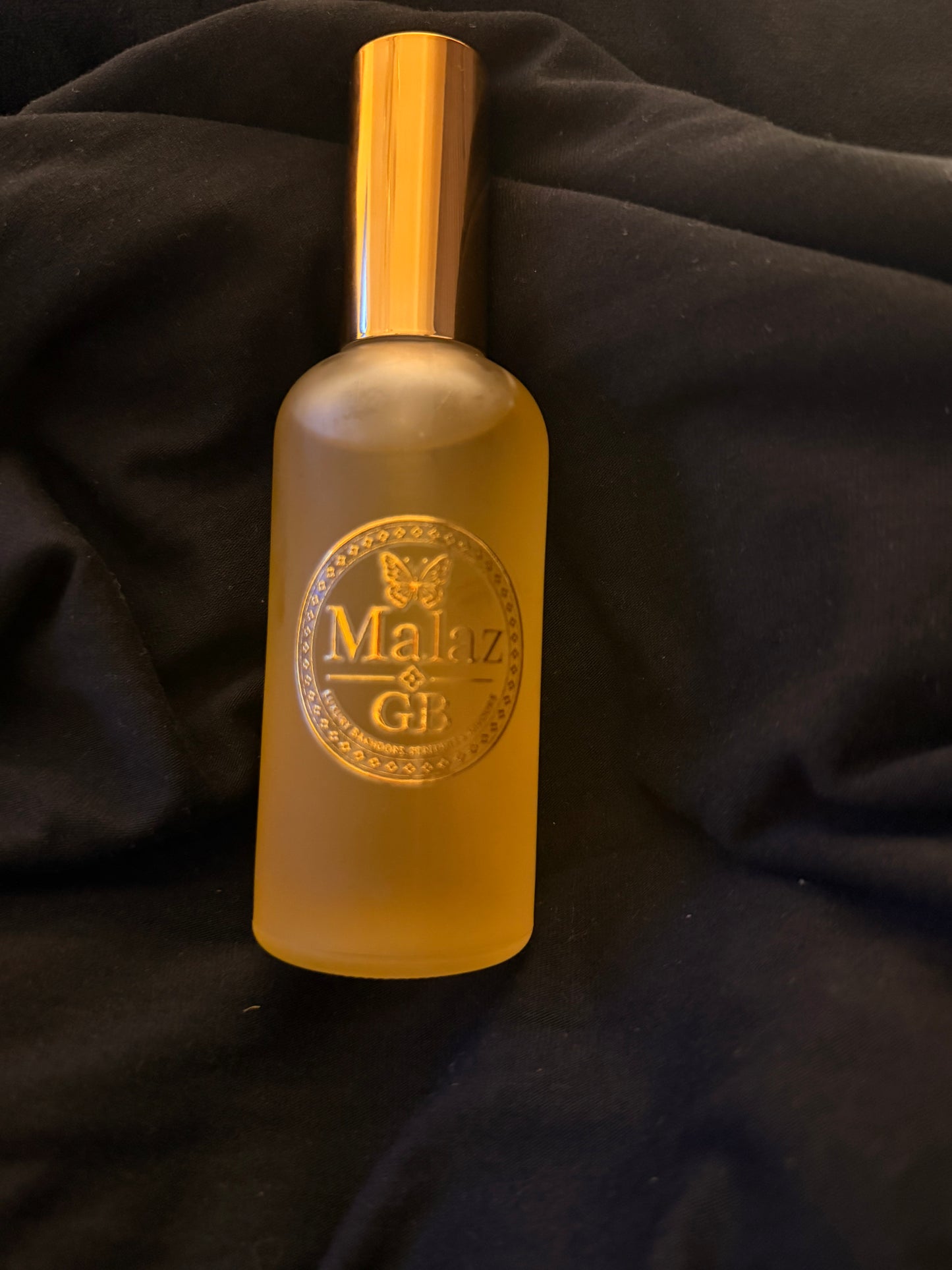 Black Agar | Sandalwood & Musk Khumra 30ml- A deep, warm Sudanese perfume ritual of agarwood, creamy sandalwood and sensual musk.