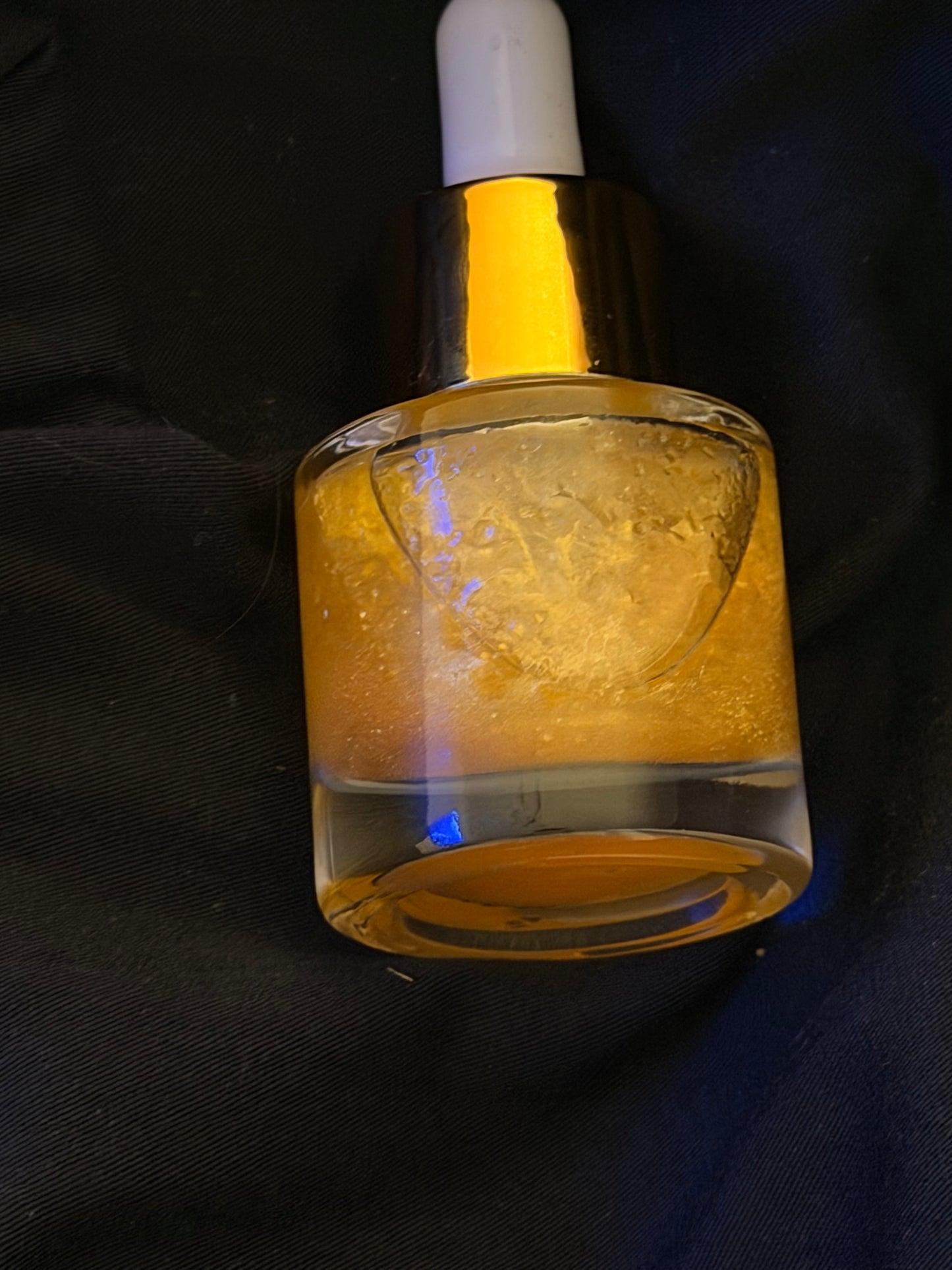 Black Agar Sandalwood & Musk Shimmer Khumrat Zayt — the scented body oil, leaving the skin fragranced with a subtle glow
